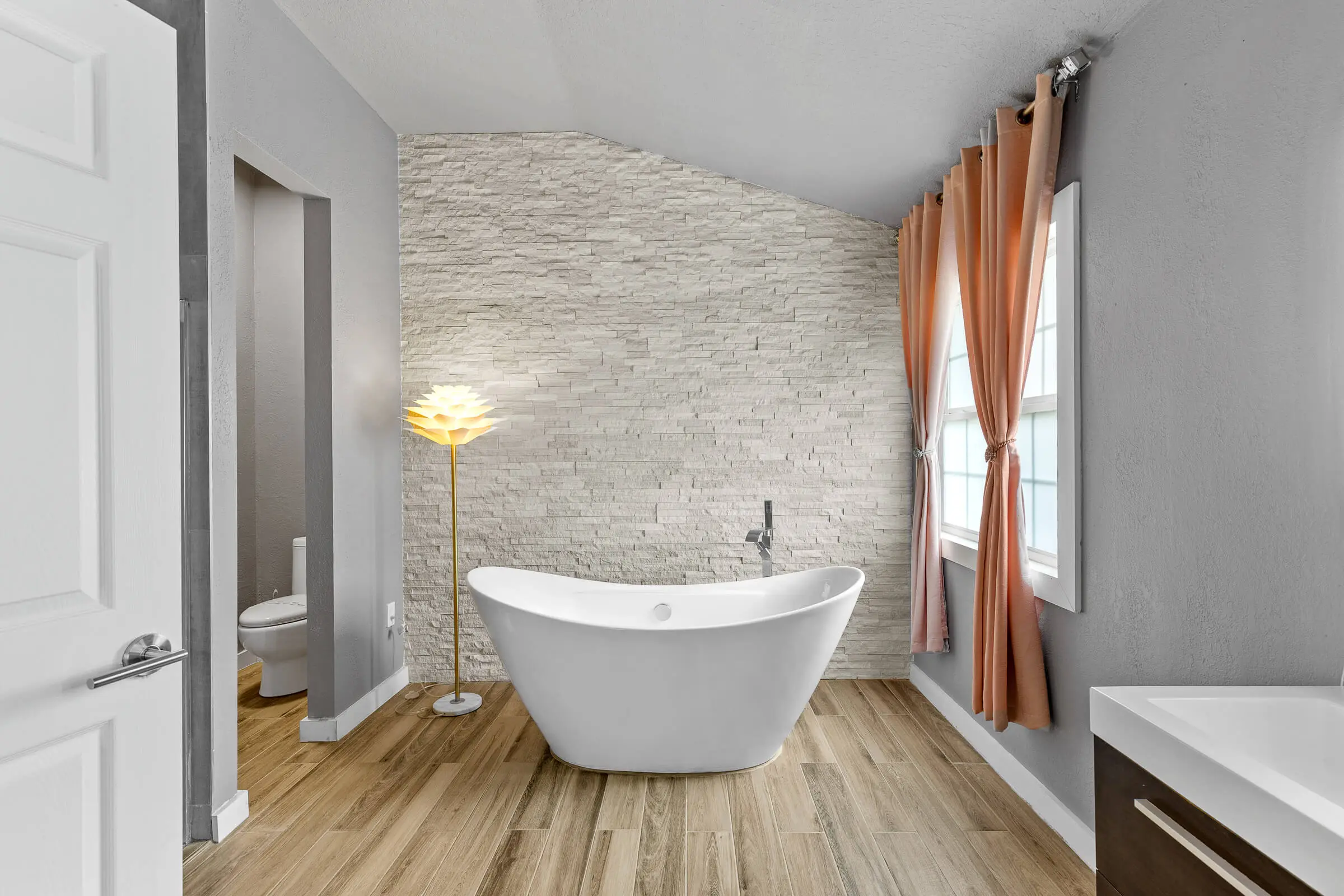 Beautiful bathroom real estate photography orlando, fl